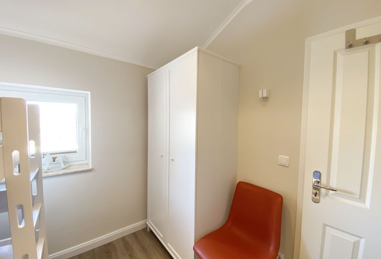 2. Schlafzimmer mit Kleiderschrank 2. Schlafzimmer mit Kleiderschrank