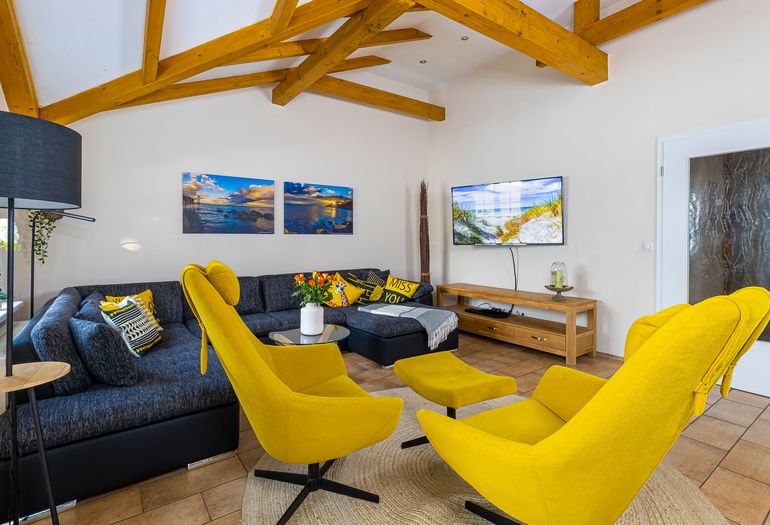 Wohnzimmer mit 2 Relax Sessel