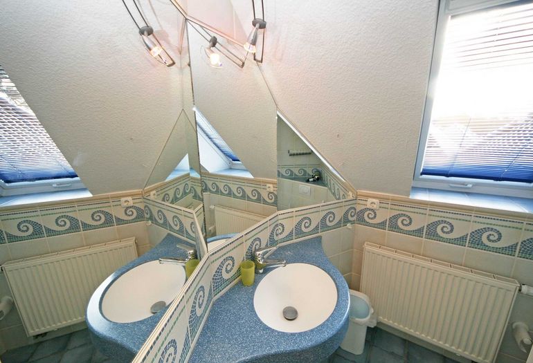 Badezimmer mit Waschbecken