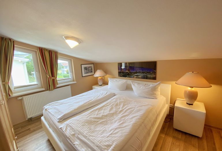1. Schlafzimmer mit Doppelbett 1. Schlafzimmer mit Doppelbett