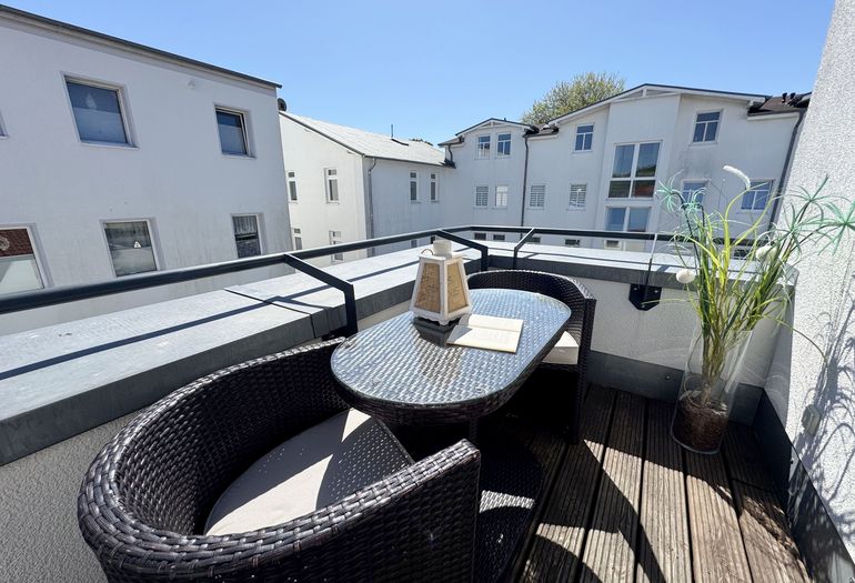 bestuhlter Balkon