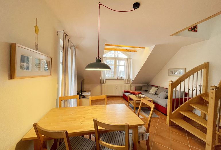 Esstisch für gemütliche Mahlzeiten