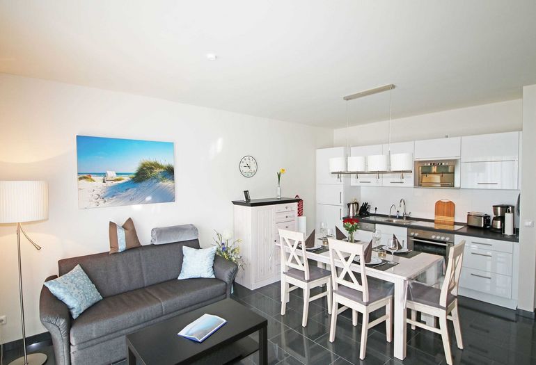 Wohn-/Essbereich mit Küchenzeile Wohn-/Essbereich mit Küchenzeile