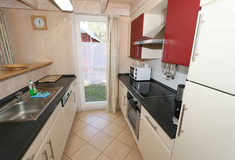 moderne Küchenzeile mit Backofen moderne Küchenzeile mit Backofen