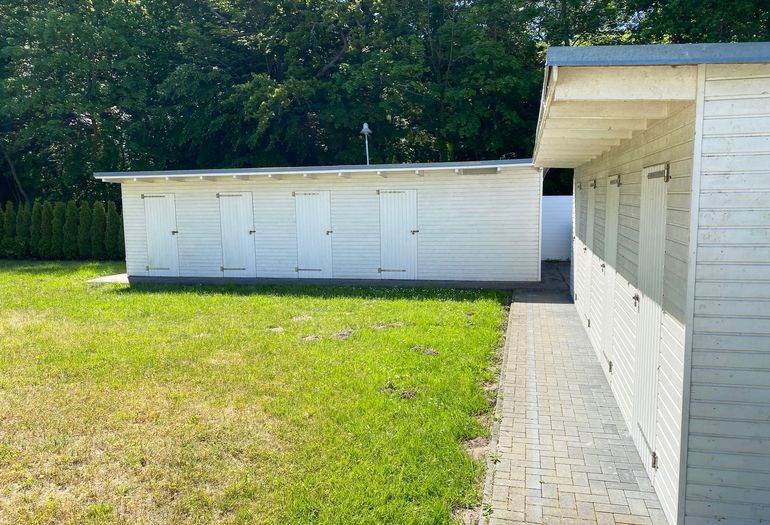 Schuppen zum Abstellen von Fahrrädern Schuppen zum Abstellen von Fahrrädern