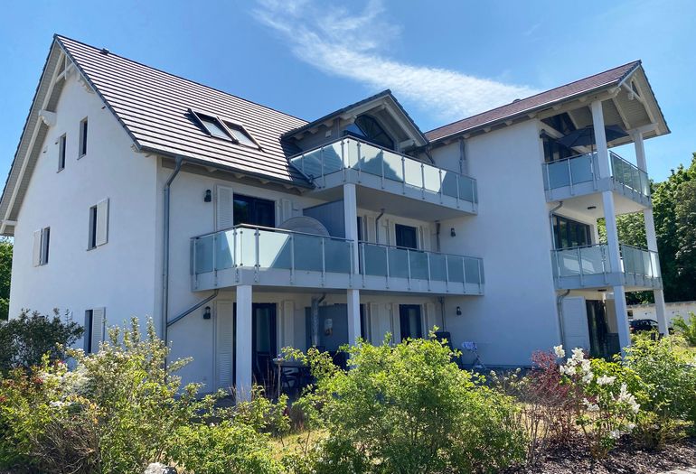 Blick vom Parkplatz auf das Haus Windrose Blick vom Parkplatz auf das Haus Windrose