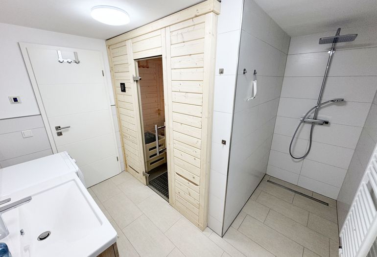 2. Tageslichtbad mit Sauna 2. Tageslichtbad mit Sauna