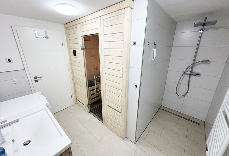 2. Tageslichtbad mit Sauna 2. Tageslichtbad mit Sauna