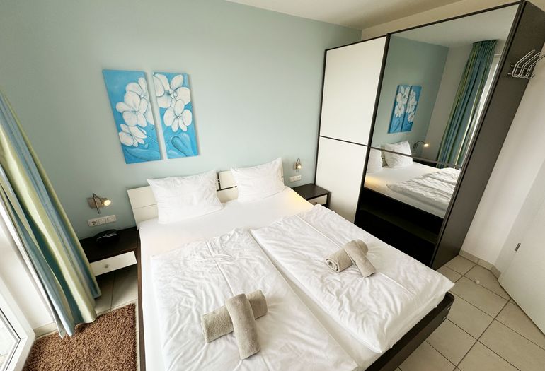 Schlafzimmer mit Kleiderschrank Schlafzimmer mit Kleiderschrank