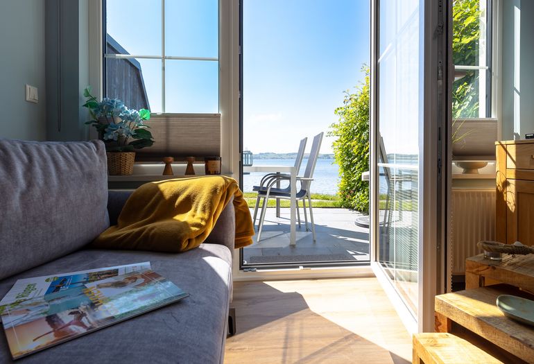 Couchbereich mit Blick auf die Terrasse