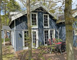 Strandhaus Ostseewelle mit Terrasse