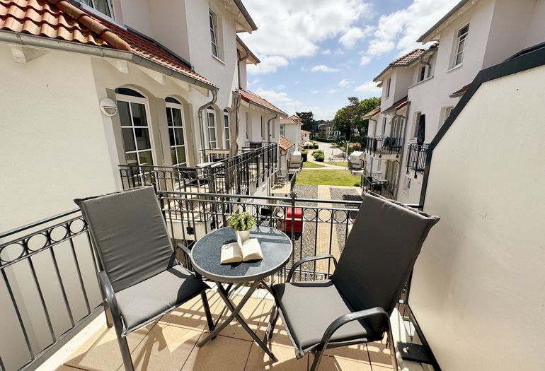 bestuhlter Balkon