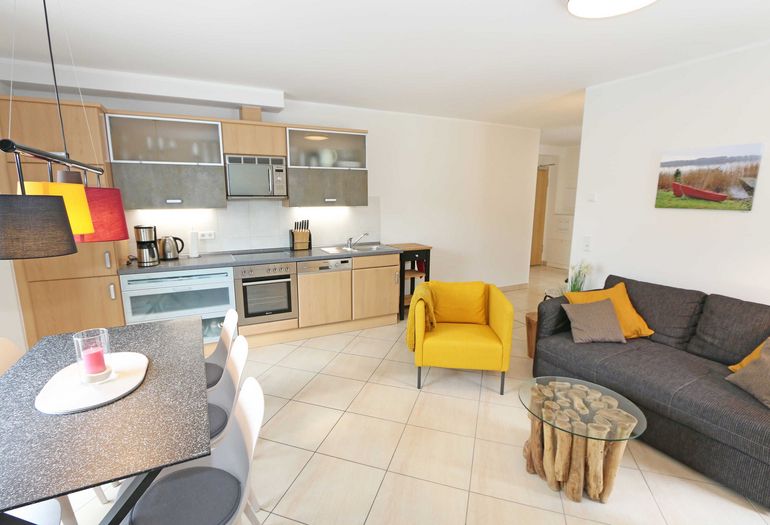 Wohnzimmer Blick zur Küchenzeile Wohnzimmer Blick zur Küchenzeile