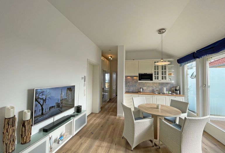 Esstisch mit TV Esstisch mit TV