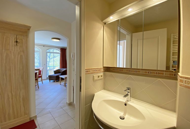 Badezimmer mit Waschbecken