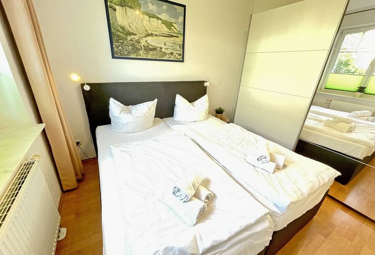 Schlafzimmer mit Doppelbett