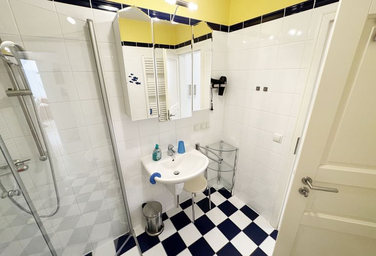 innenliegendes Bad mit Dusche