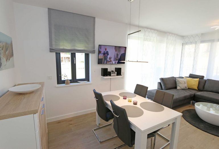 Wohnzimmer mit Esstisch Wohnzimmer mit Esstisch