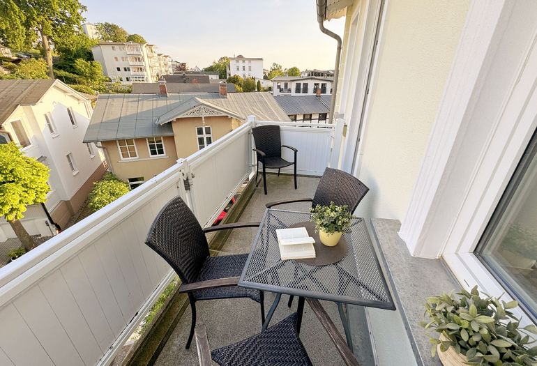 Balkon mit Blickrichtung über die Dächer Balkon mit Blickrichtung über die Dächer