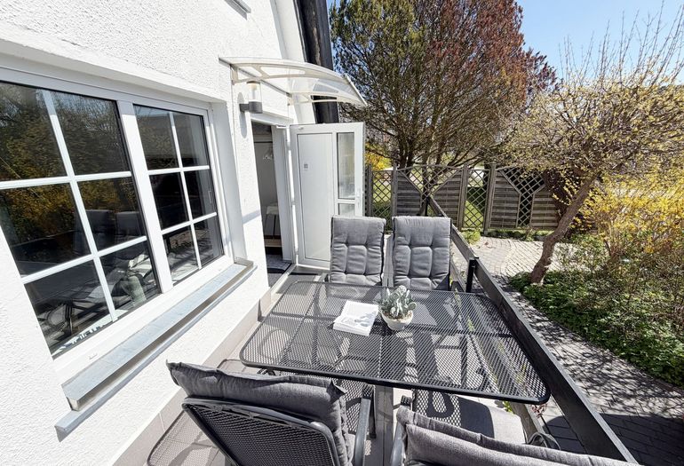 Finnhaus Nr. 05 - Terrasse mit Bestuhlung Finnhaus Nr. 05 - Terrasse mit Bestuhlung