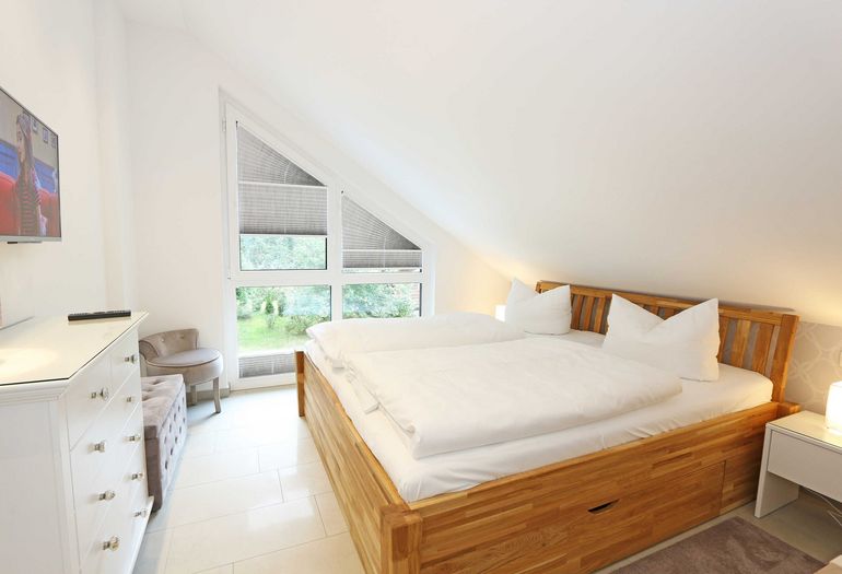 2. Schlafzimmer mit Doppelbett