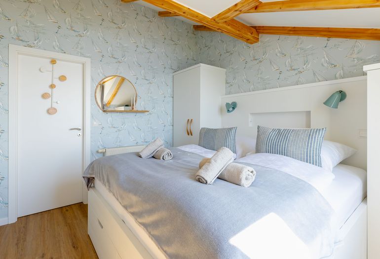 2. Schlafzimmer mit Doppelbett