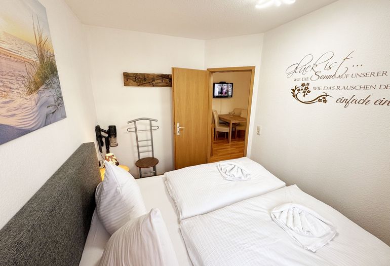Schlafzimmer mit Boxspringbett
