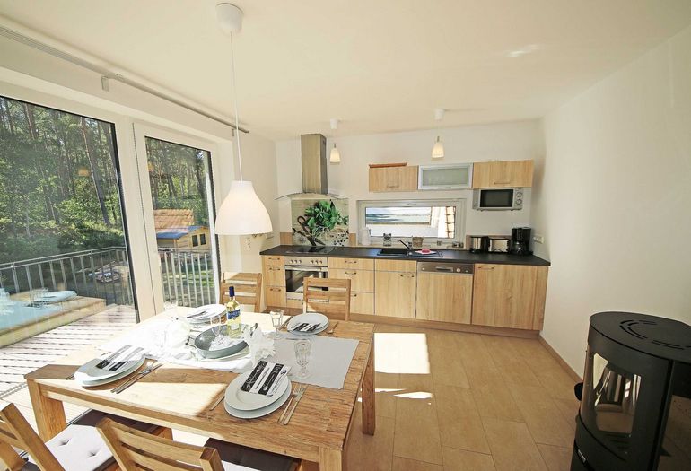 Küchenzeile mit Essbereich