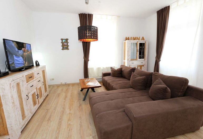 gemütliches Wohnzimmer mit TV