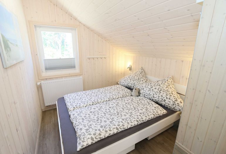 2. Schlafzimmer mit Kleiderschrank 2. Schlafzimmer mit Kleiderschrank