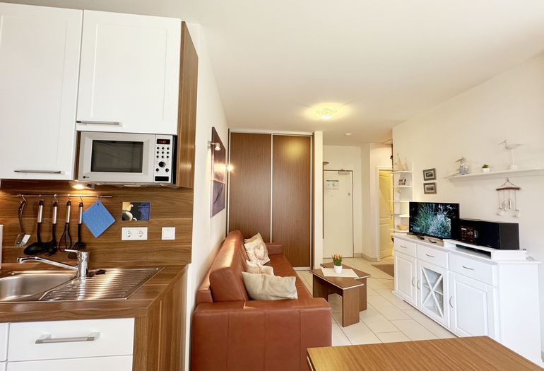 Essplatz mit Blick in den Wohnbereich