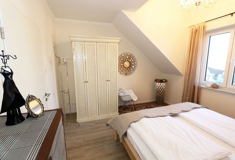 1. Schlafzimmer mit Kleiderschrank 1. Schlafzimmer mit Kleiderschrank