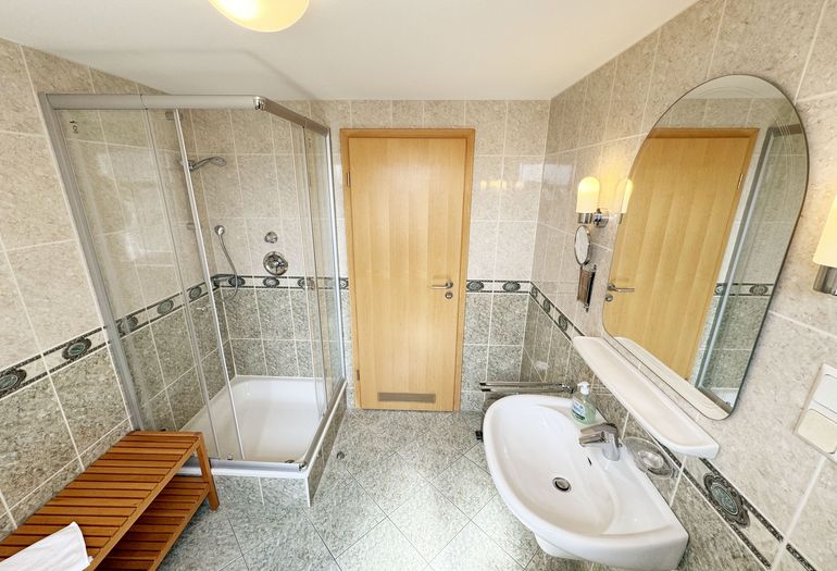 Tageslichtbad mit Waschplatz Tageslichtbad mit Waschplatz