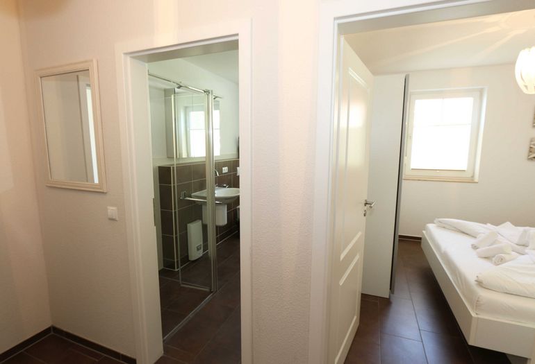 Ferienwohnung "Leon" Nr. 5 mit Terrasse Ferienwohnung "Leon" Nr. 5 mit Terrasse