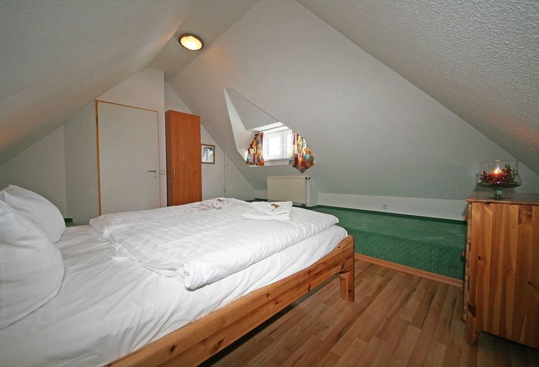 2. Schlafzimmer mit Doppelbett