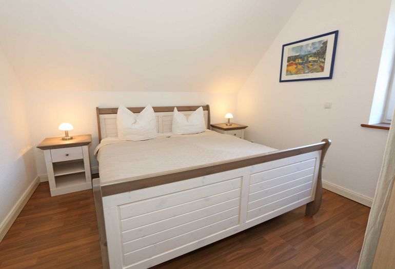 1. Schlafzimmer mit Doppelbett 1. Schlafzimmer mit Doppelbett