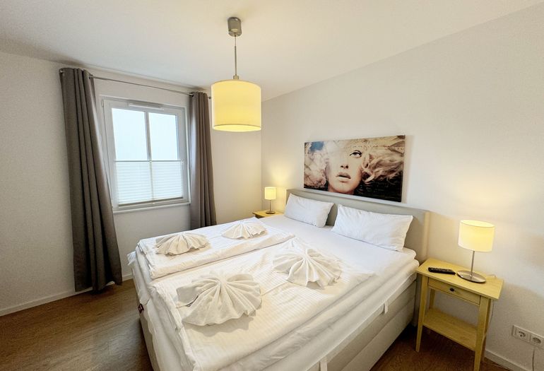 Schlafzimmer mit Doppelbett