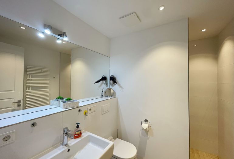 2. Bad mit Waschbecken 2. Bad mit Waschbecken