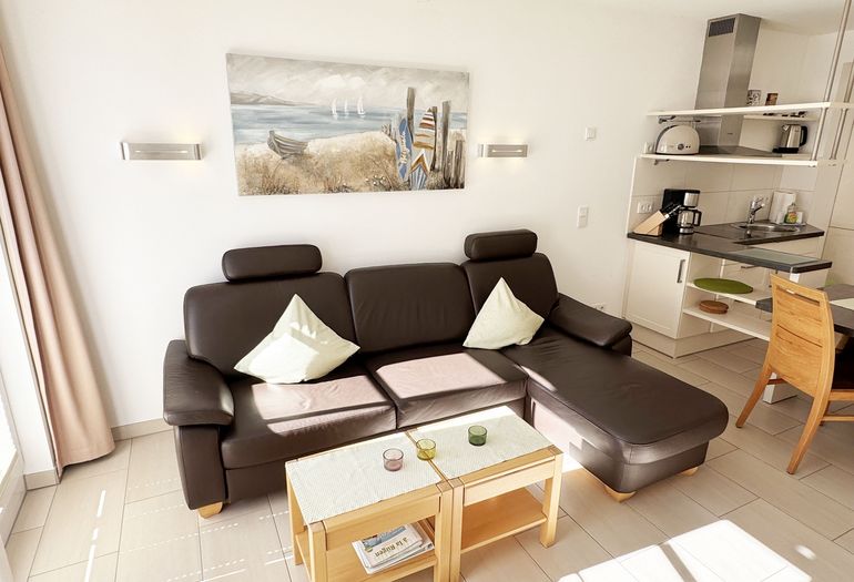 gemütliches Wohnzimmer mit Couch