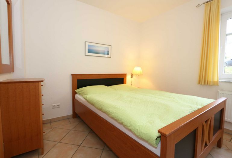 Schlafzimmer mit Doppelbett