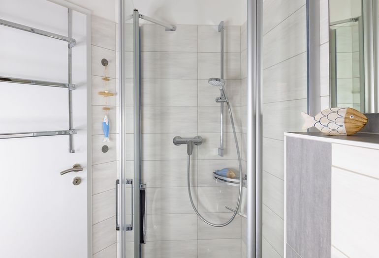 Badezimmer mit Dusche