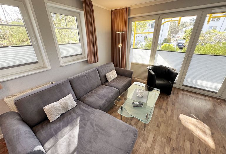 gemütliches Wohnzimmer mit Couch gemütliches Wohnzimmer mit Couch