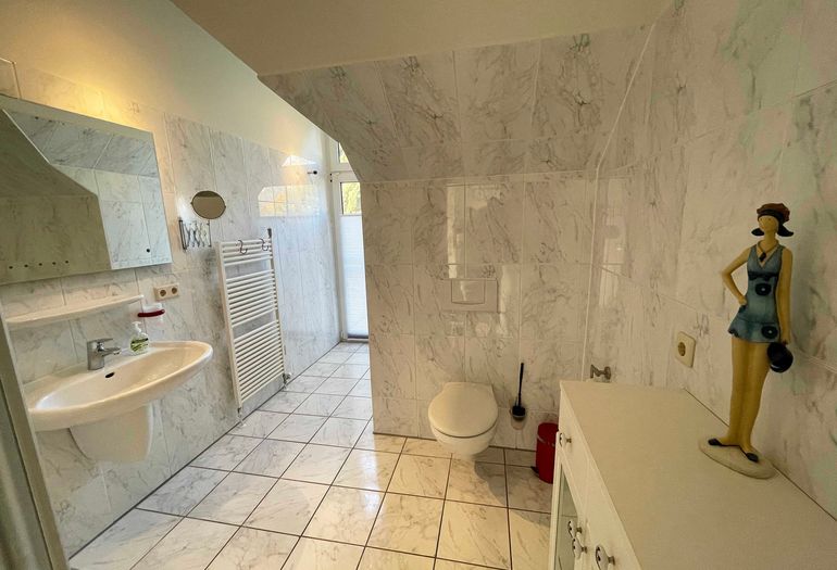 Badezimmer mit Dusche Badezimmer mit Dusche