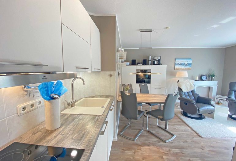 Küchenzeile mit Ceranfeld für gemeinsames Kochen