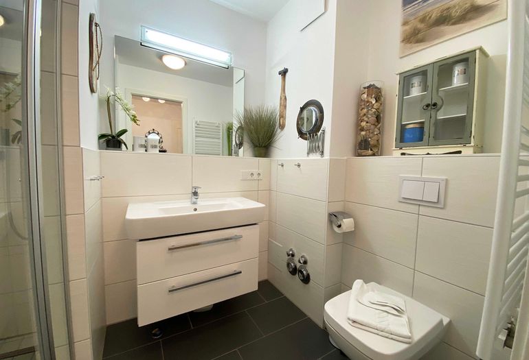 Badezimmer mit Waschbecken Badezimmer mit Waschbecken