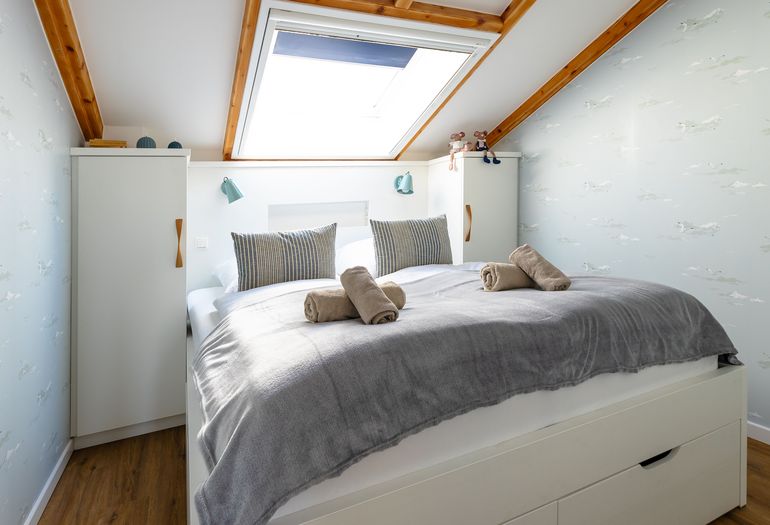 1. Schlafzimmer mit Dachfenster