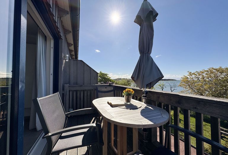 bestuhlter Südbalkon