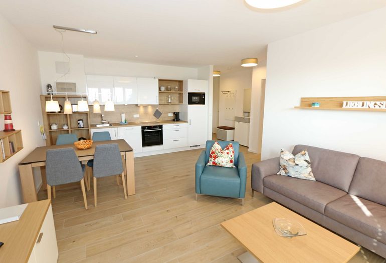 Wohnzimmer mit Esstisch