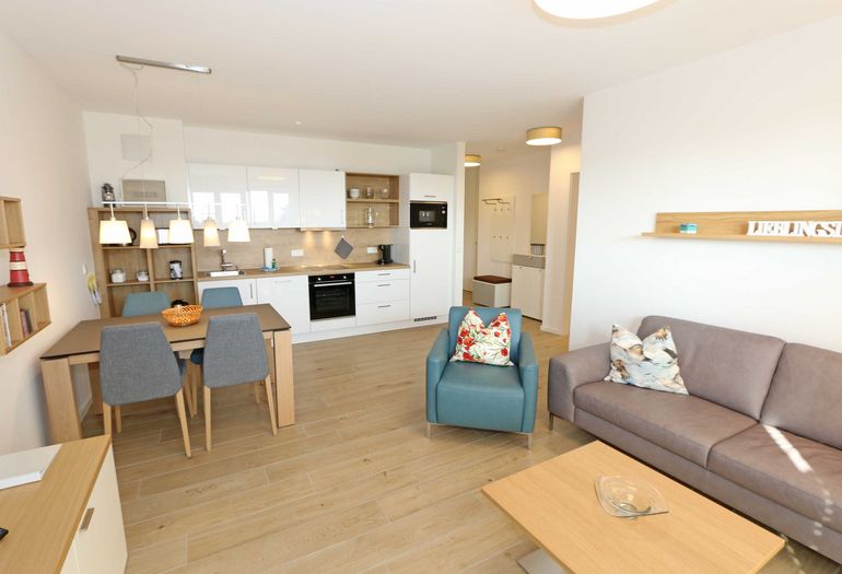 Wohnzimmer mit Esstisch Wohnzimmer mit Esstisch