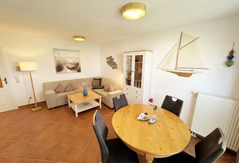 Wohnbereich mit Blick von der Terrasse